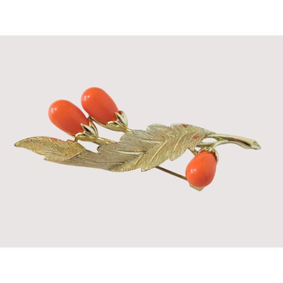 Vintage Sarah Coventry Bittersweet Pin Faux Coral Leaf Brooch Gold Tone 3.5x1.5 - Picture 2 of 7